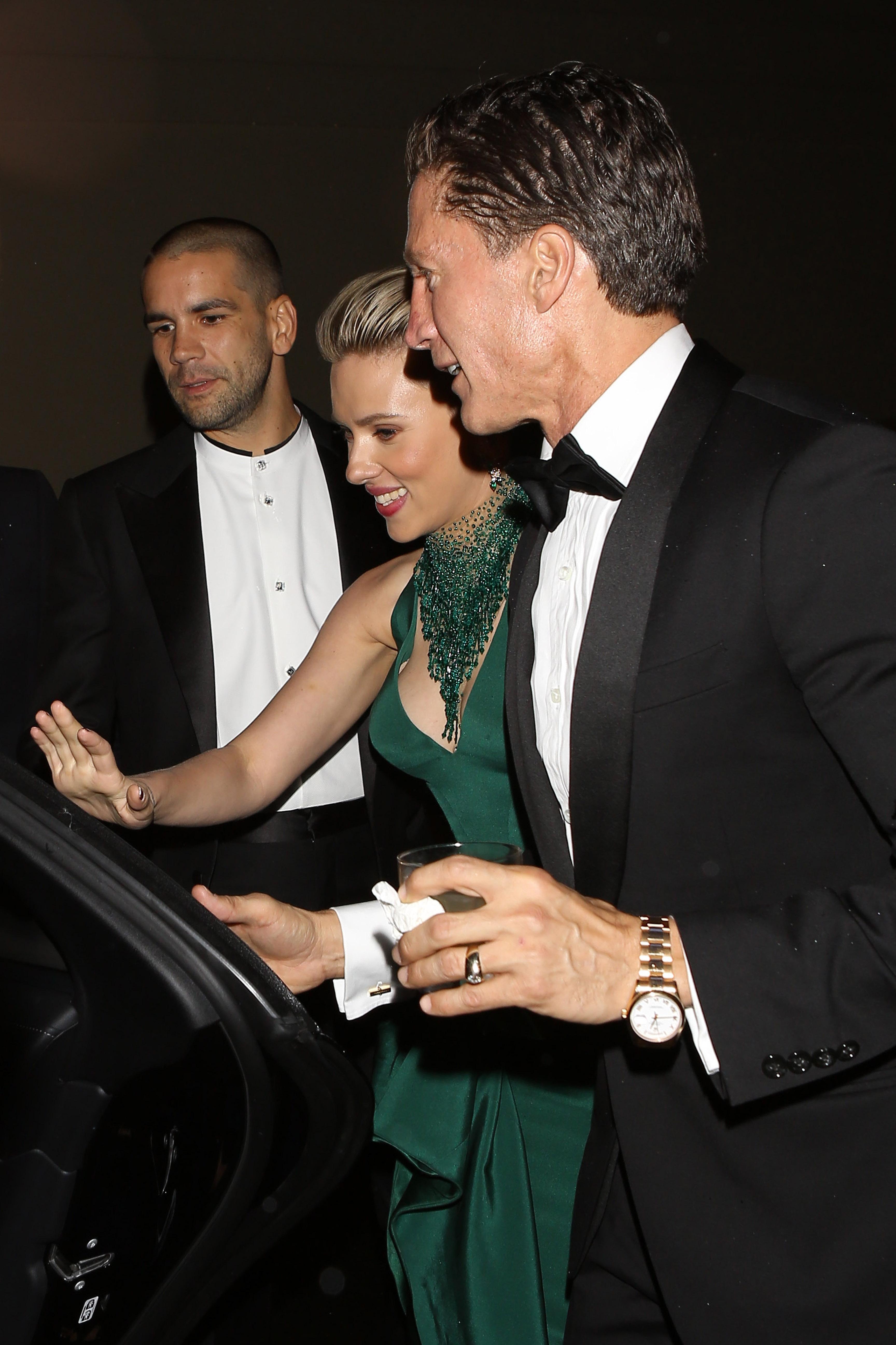 scarlett johansson romain duriac oscar awards dinner