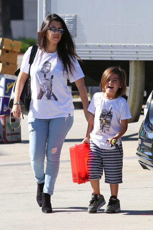 Kourtney kardashian out with mason penelope akm 02