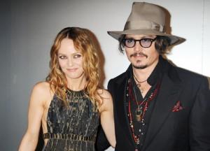 2010__12__Johnny_Depp_Vanessa_Paradis_Dec1newsnea 300×216.jpg