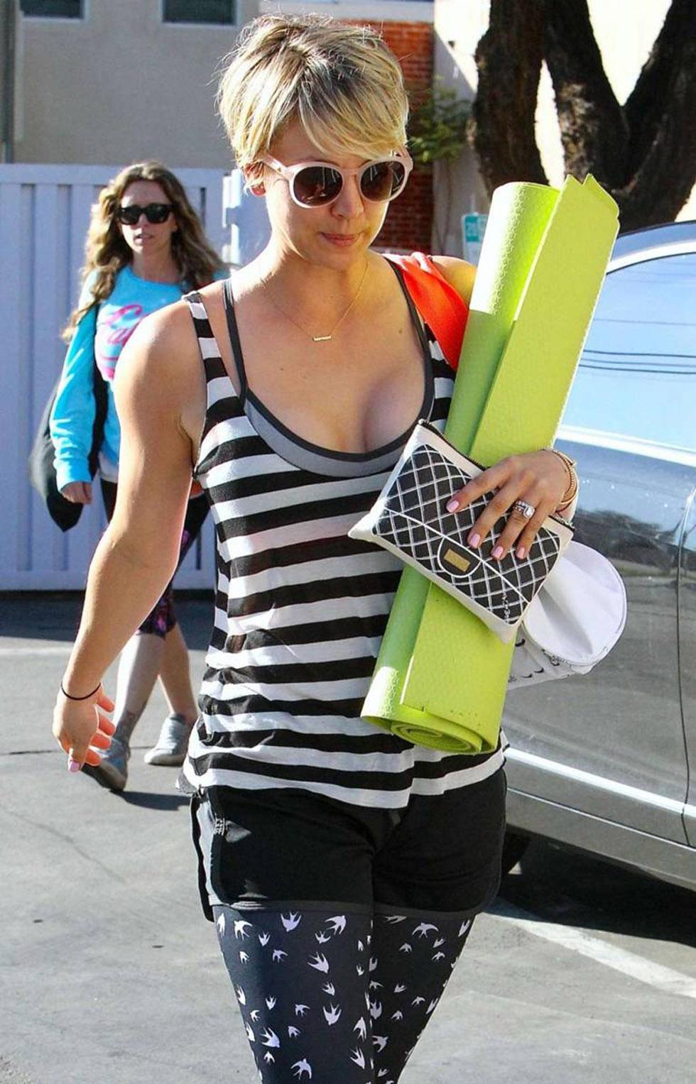 Kaley cuoco yoga mat