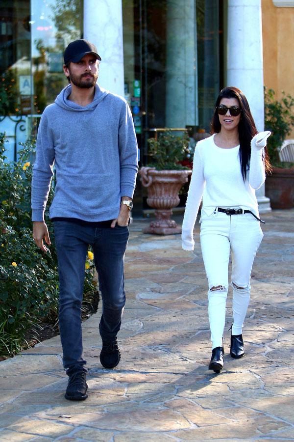 Kourtney kardashian rules scott disick 02 AKM