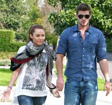 2010__03__Miley_Cyrus_Liam_Hemsworth_March15newsne 225×212.jpg