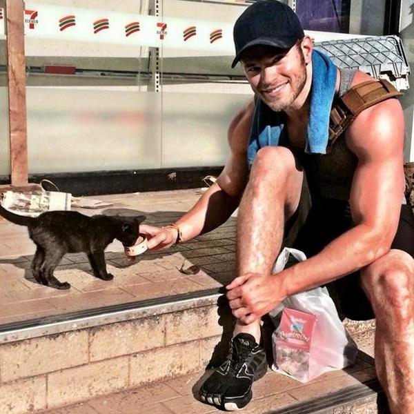 Kellan lutz pet kitten