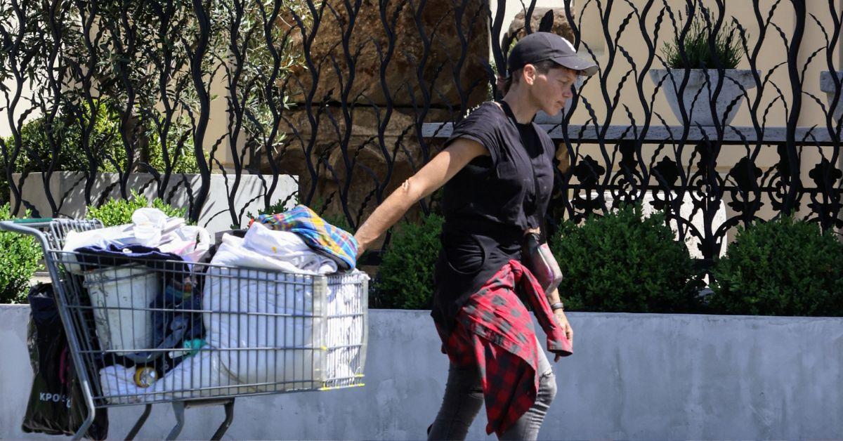 image of Loni Willison was seen digging through a dumpster in Los Angeles.