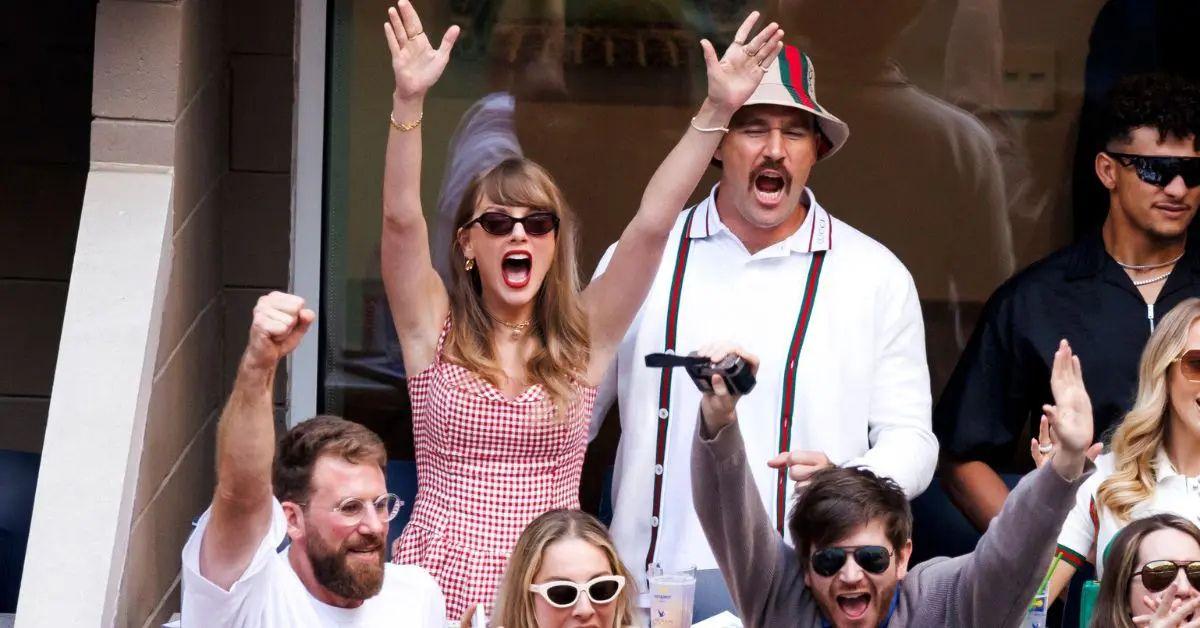Photo of Taylor Swift's ring is considered 'trendy' by jewelry experts.