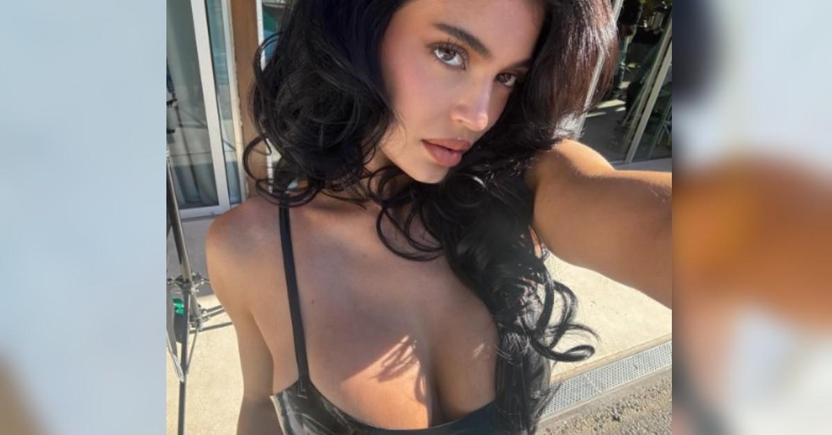 kylie jenner praised by fans plunging black top photos