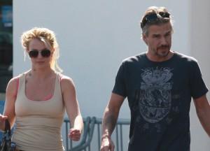 2010__12__Britney_Spears_Jason_Trawick_Dec1news 300×216.jpg