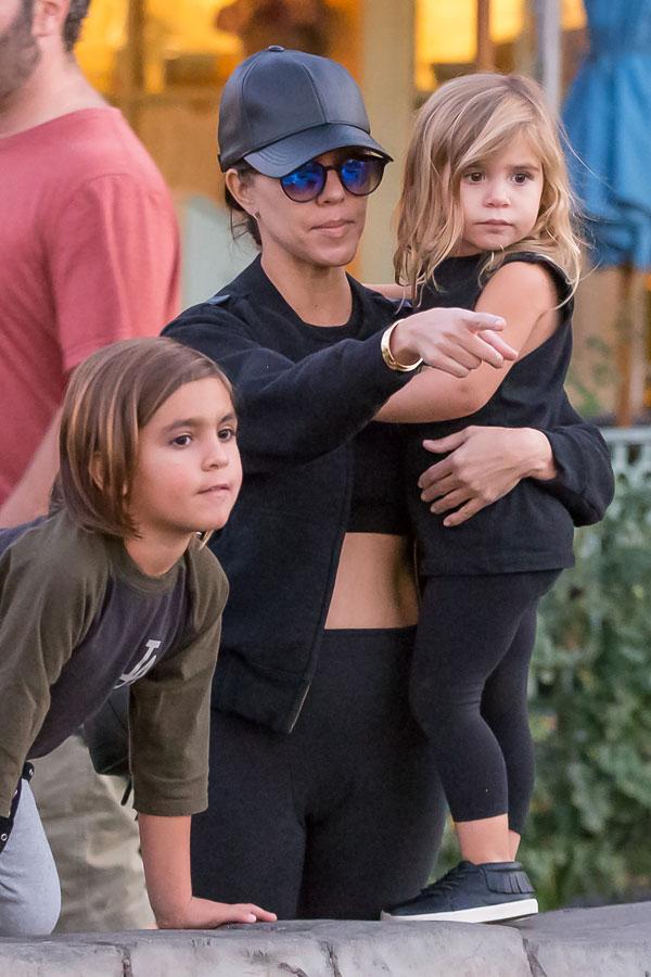 Kourtney kardashian penelope mason 06