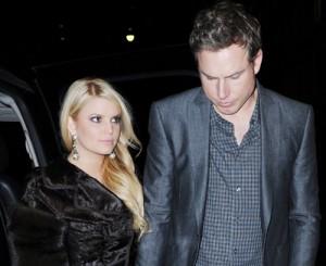 2010__11__Jessica_Simpson_Eric_Johnson_Nov30news 300×245.jpg