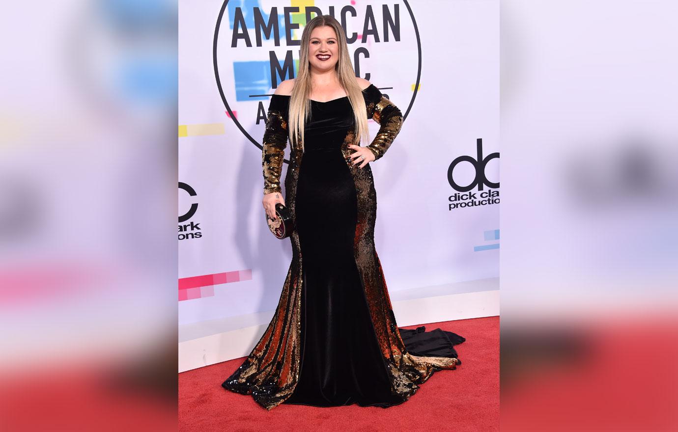 Kelly Clarkson’s Body Transformation In 10 Photos