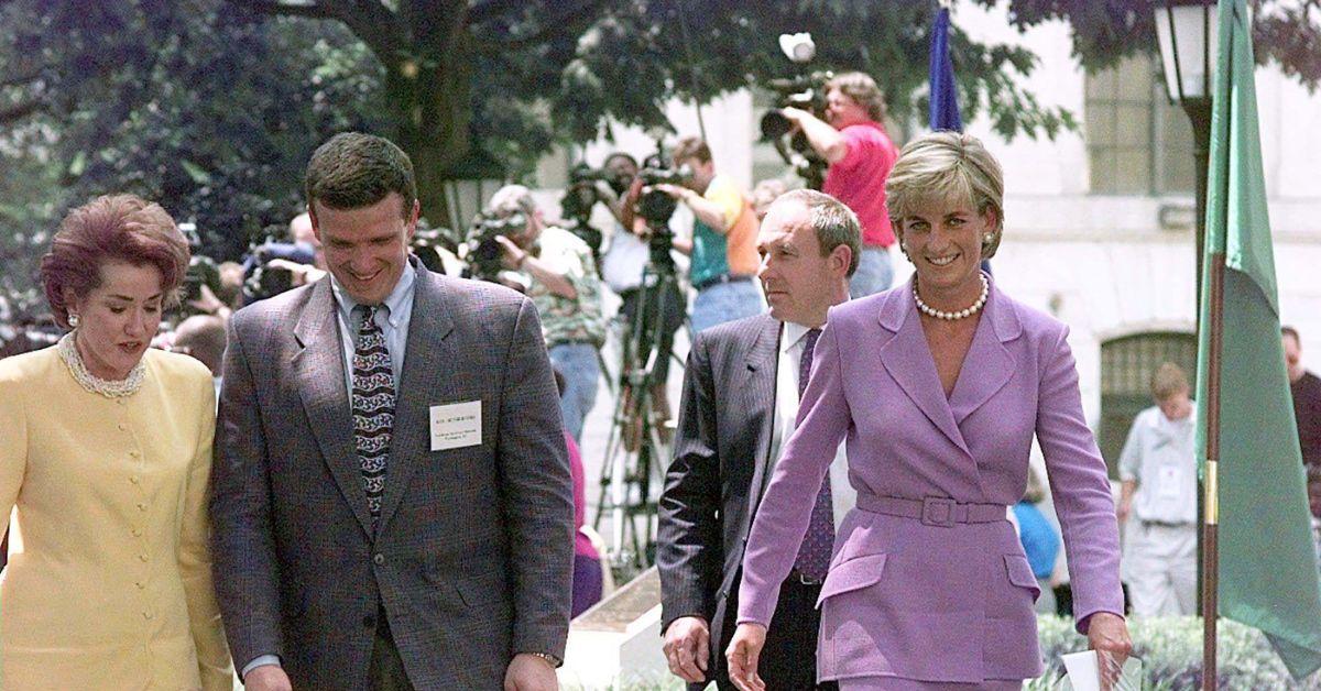 princess diana handwritten letters queen elizabeth revealed