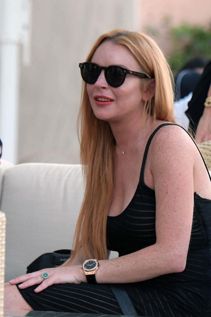 Lindsay Lohan buying a new emerald ring at Chopard in Porto Cervo, Sardinia