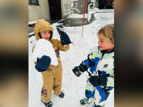 chris hemsworth japan photos