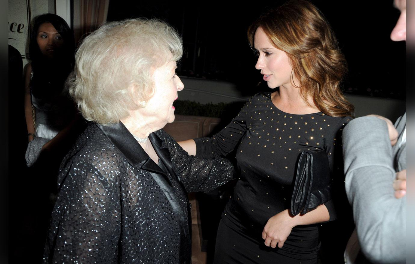 Jennifer love hewitt wild night out betty white 6