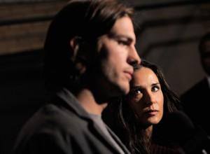 2011__09__Ashton Kutcher Demi Moore Sept29newsbt 300×220.jpg