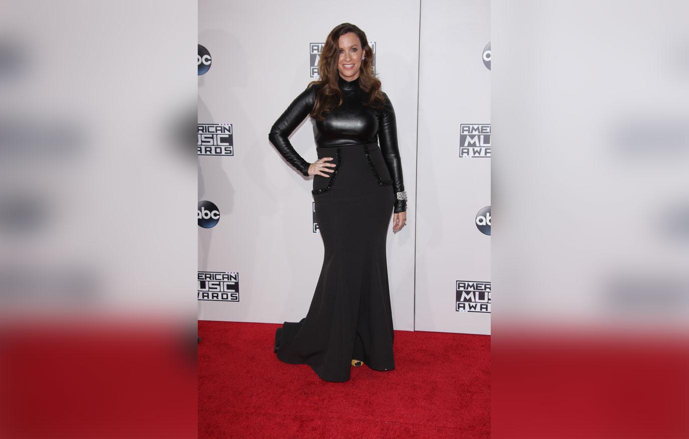 Alanis Morissette Postpartum Struggle