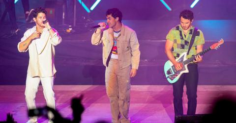 joe jonas wedding band performance divorce sophie turner