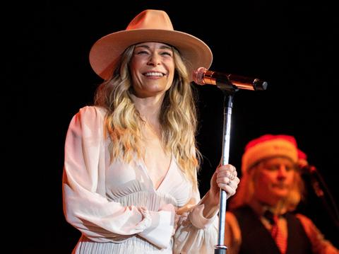 leann rimes relates britney spears parents controlling career