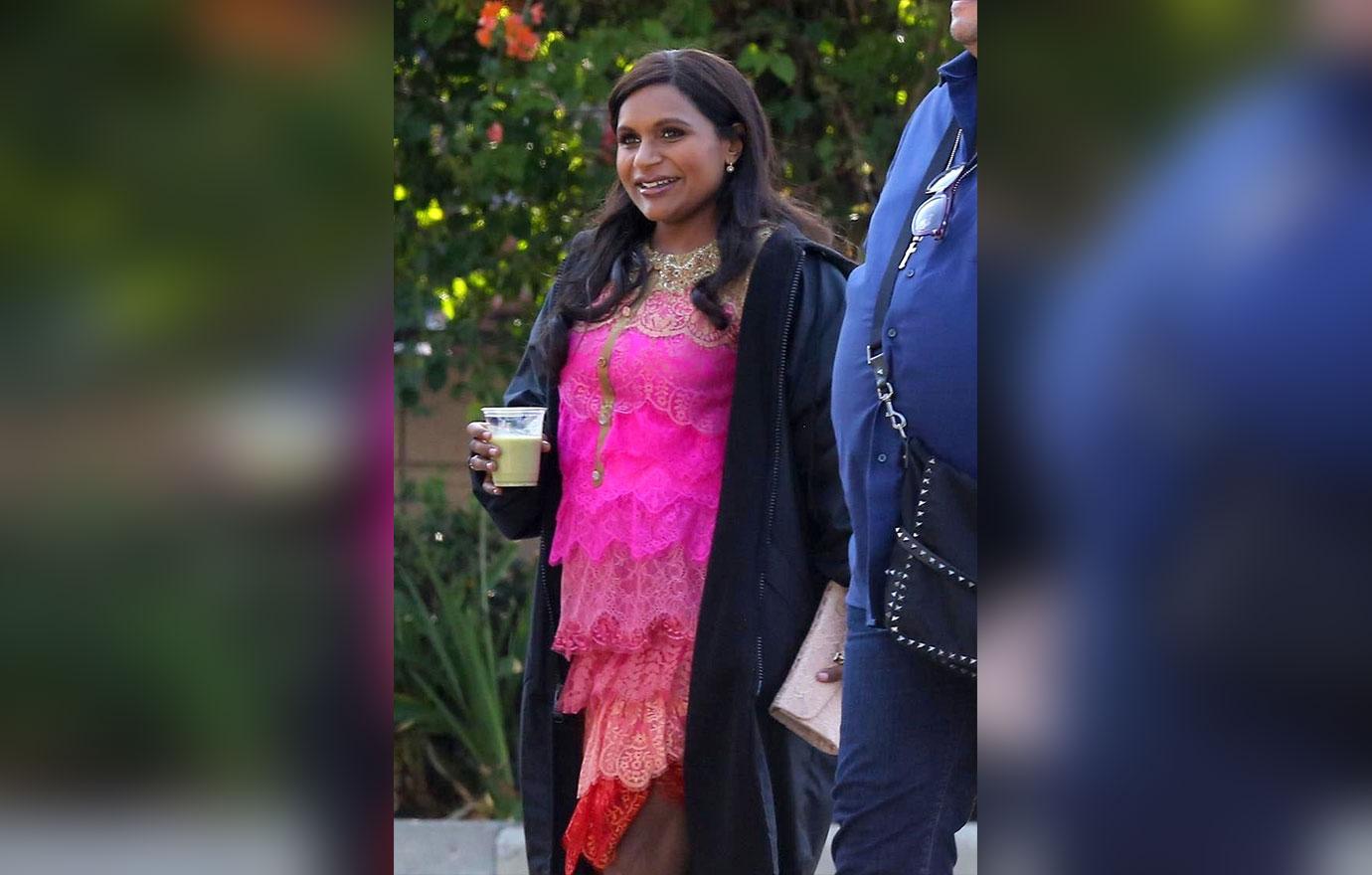 mindy kaling baby bump mindy project pics 02