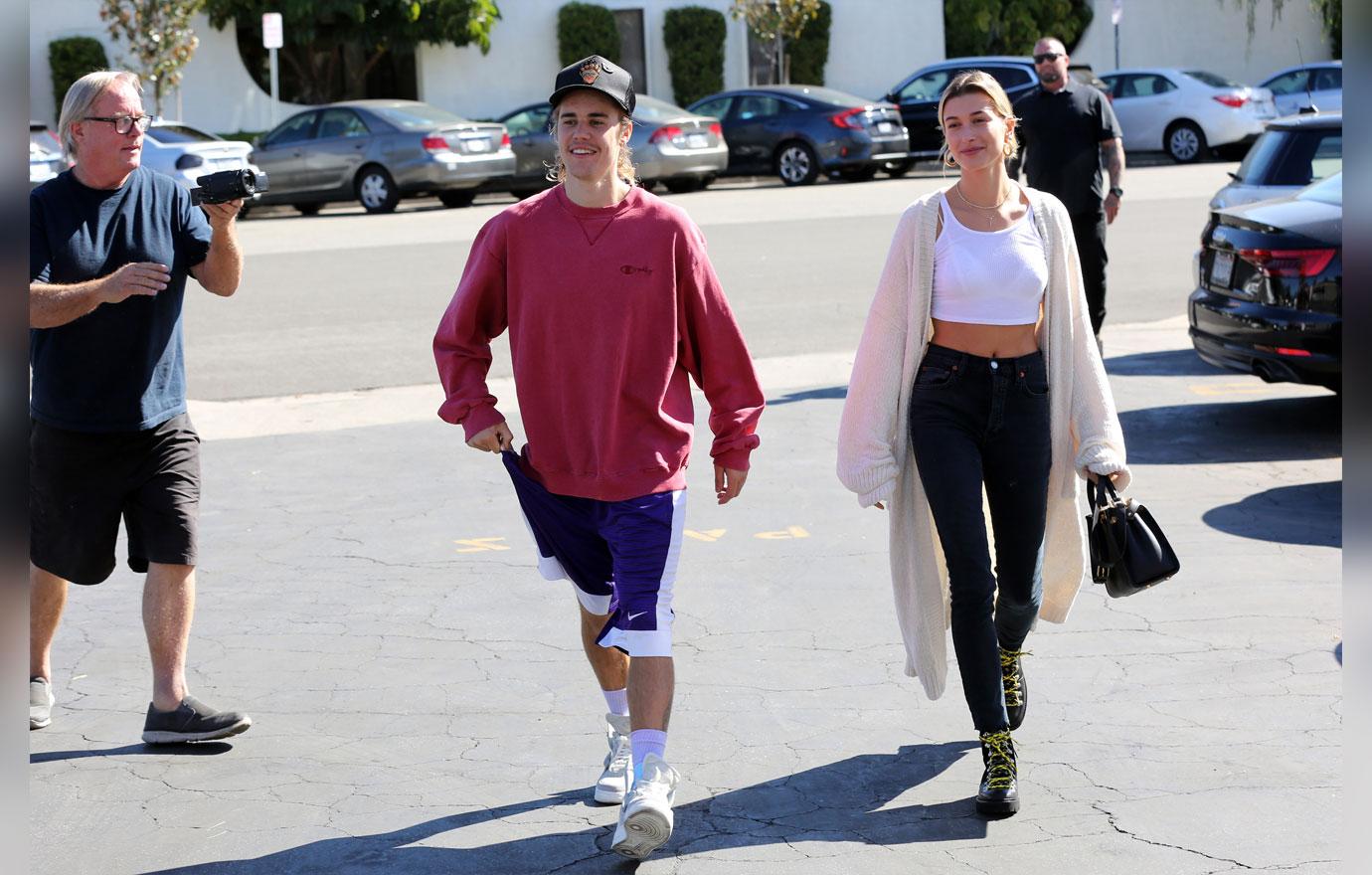 Justin Bieber and Hailey head for Breakfast