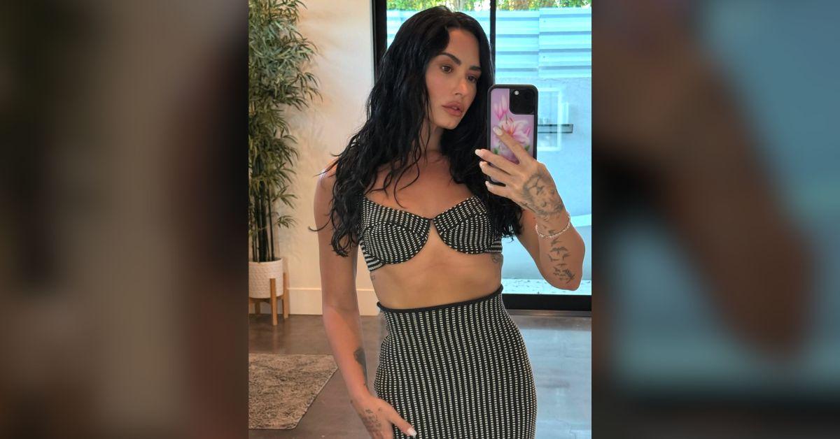 Image of Demi Lovato stopped for a mirror selfie before heading out.