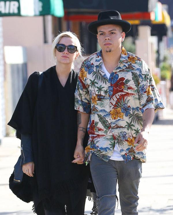 Ashlee simpson baby bump fame