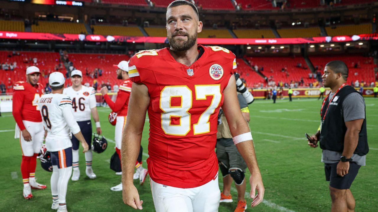 Image of Taylor Swift pointed to her wedding ring while celebrating Travis Kelce’s touchdown.