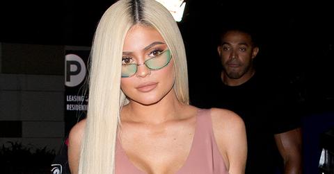 Kylie jenner eats cereal with milk reactions twitter