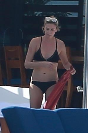 Charlize Theron and family spend Thanksgiving in Cabo