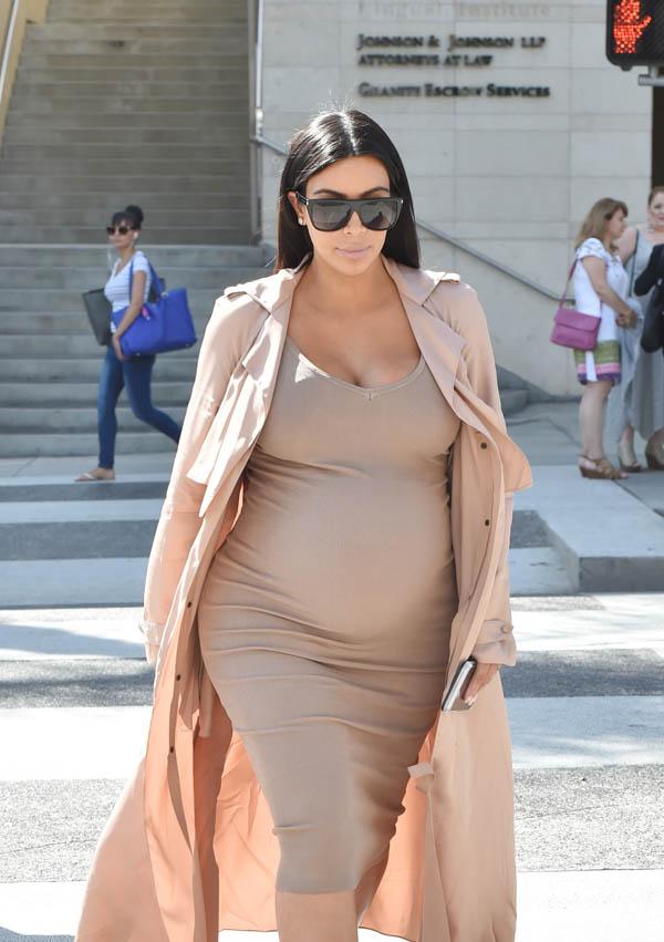 A Pregnant Kim Kardashian Goes To La Scala For Lunch