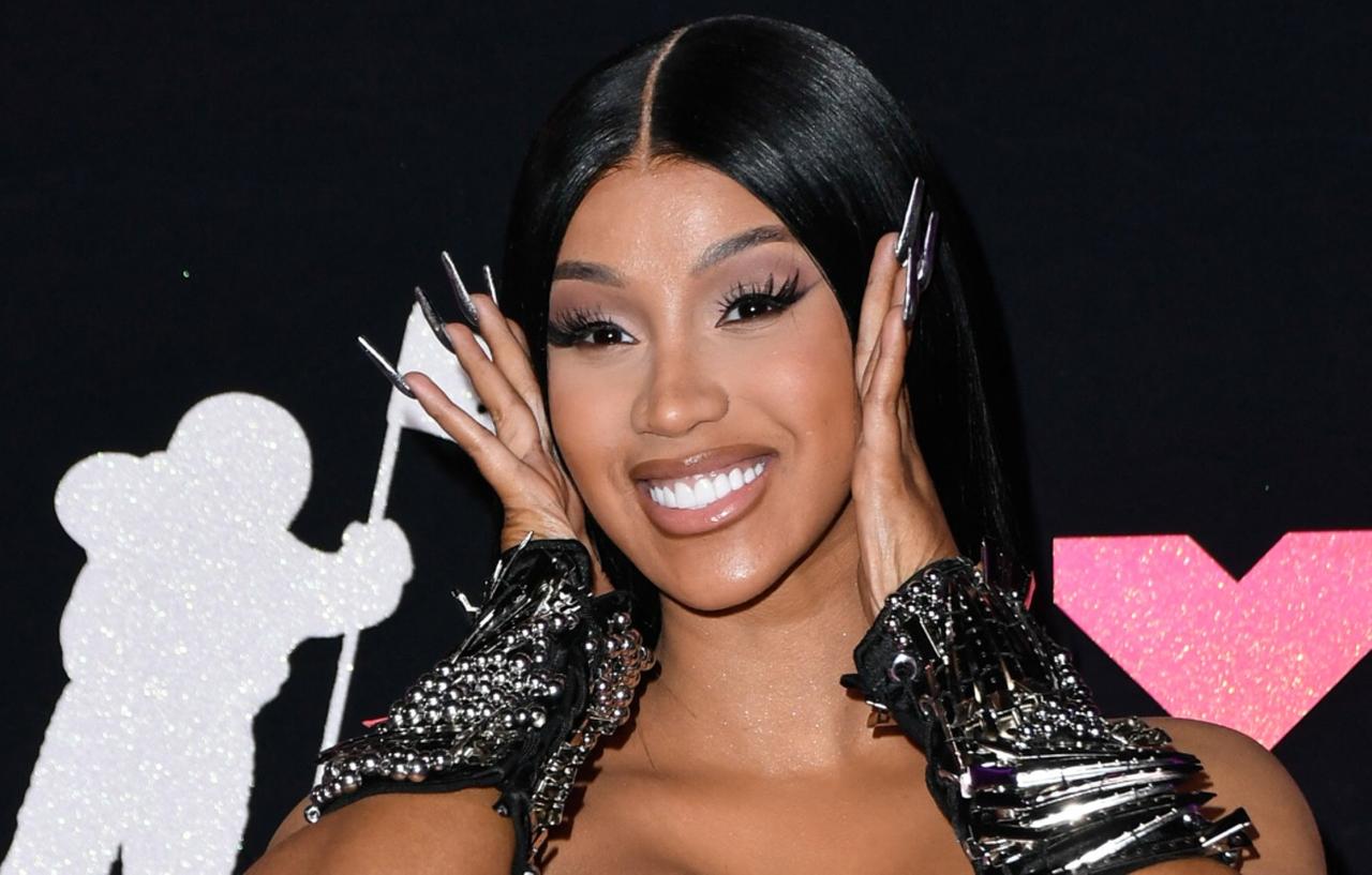 Cardi B Is Getting 'Rid Of Dead Weight' After Unfollowing Offset