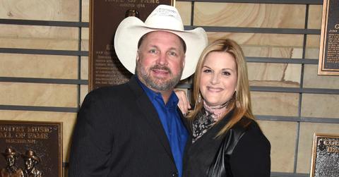 Photo of Garth Brooks and Trisha Yearwood.