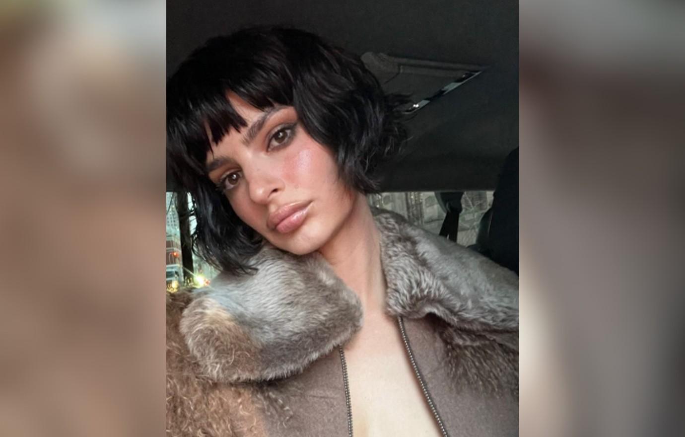 emily ratajkowski short bob hairstyle bangs photo