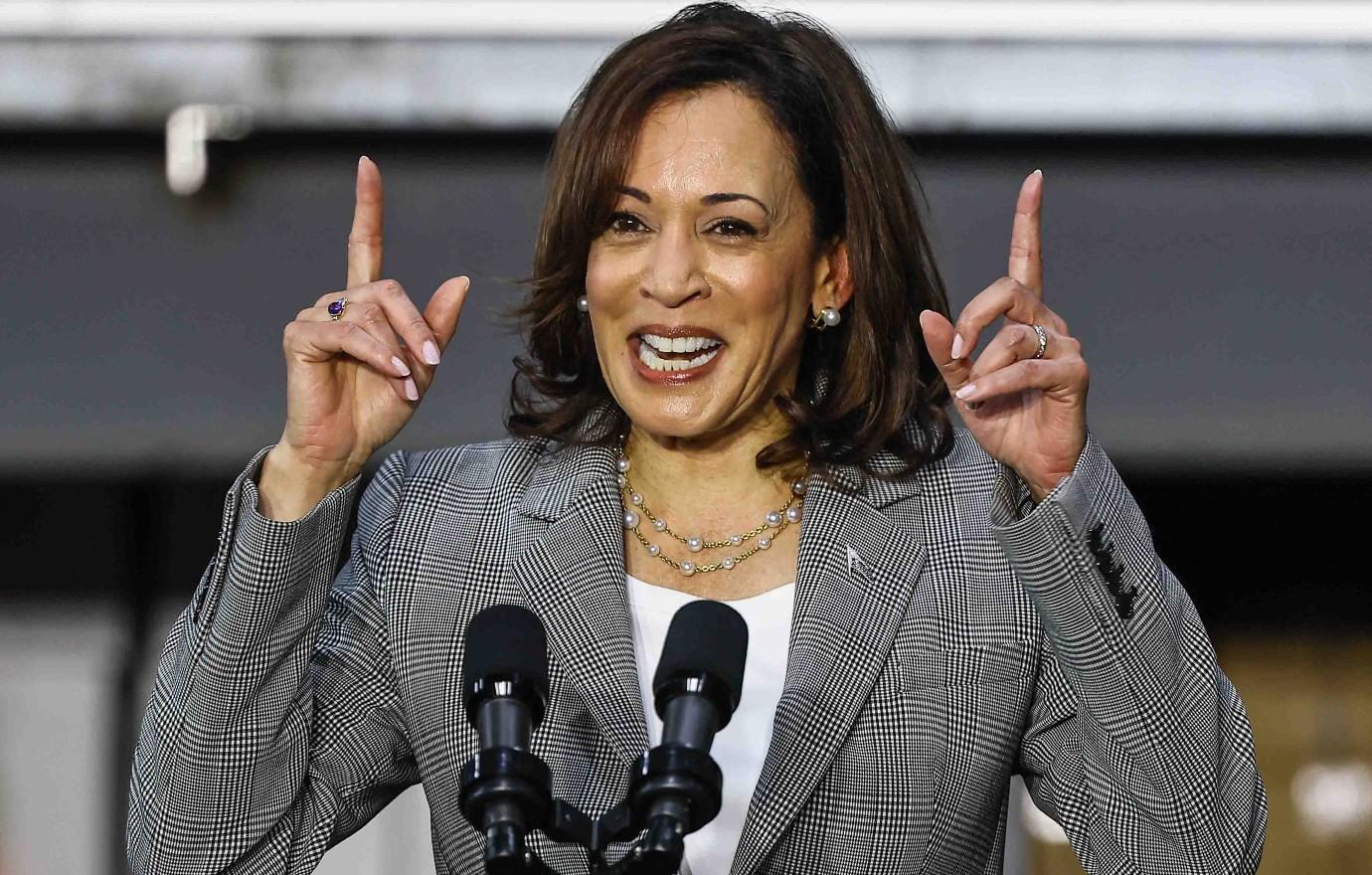 kamala harris donald trump slammed backing out  minutes interview