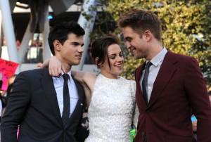 2010__09__Rob_Kristen_Taylor_Sept8news 300&#215;202.jpg