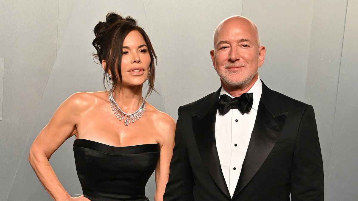 Photo of Lauren Sánchez and Jeff Bezos