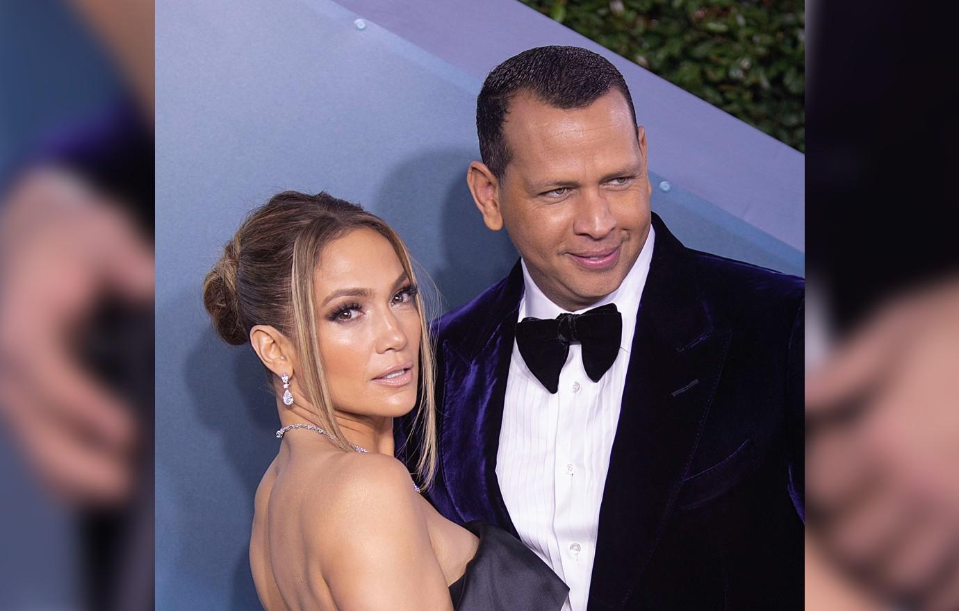 jennifer lopez deletes alex rodriguez from instagram relationship with ben affleck seems stronger than ever