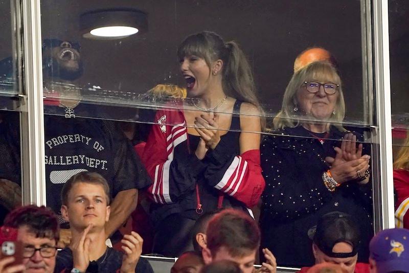 taylor swift travis kelce secure relationship