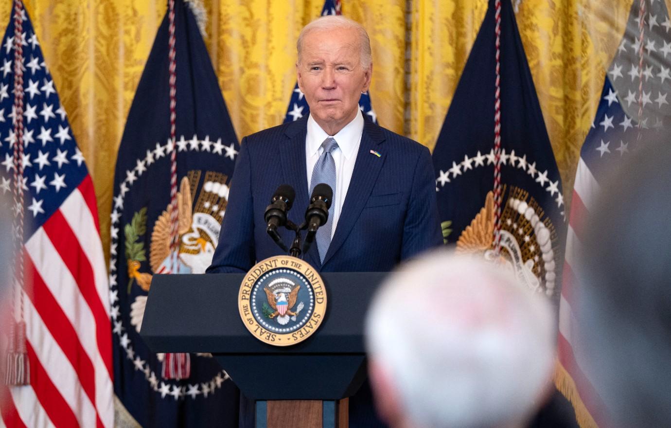 joe biden will win election despite ge concerns annette bening