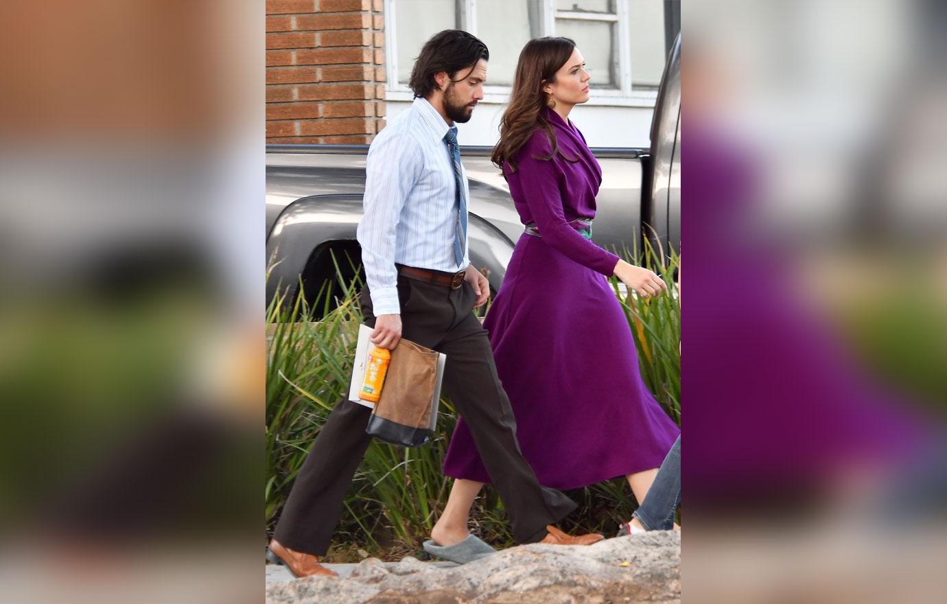 This Is Us Season Two Mandy Moore Milo Ventimiglia Filming Pics 07