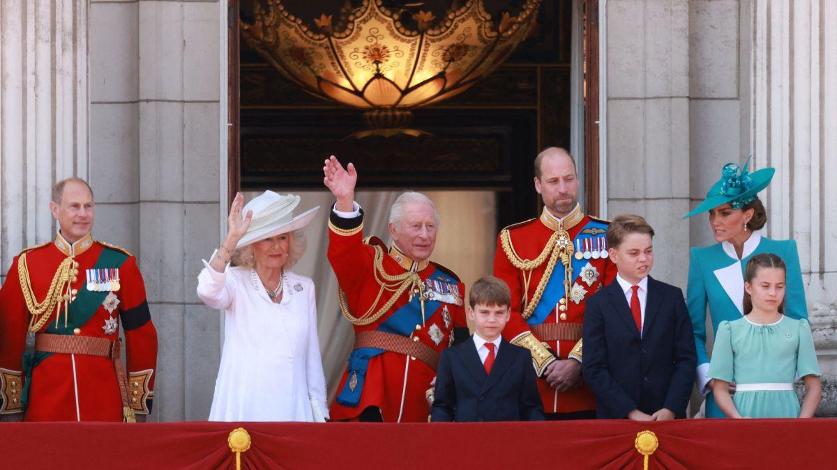 image of royal family 