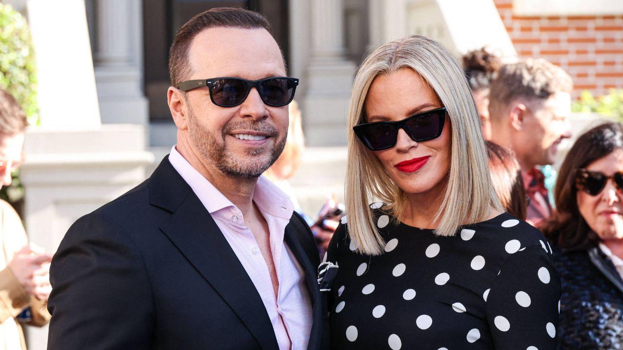 Photo of Jenny McCarthy and Donnie Wahlberg.
