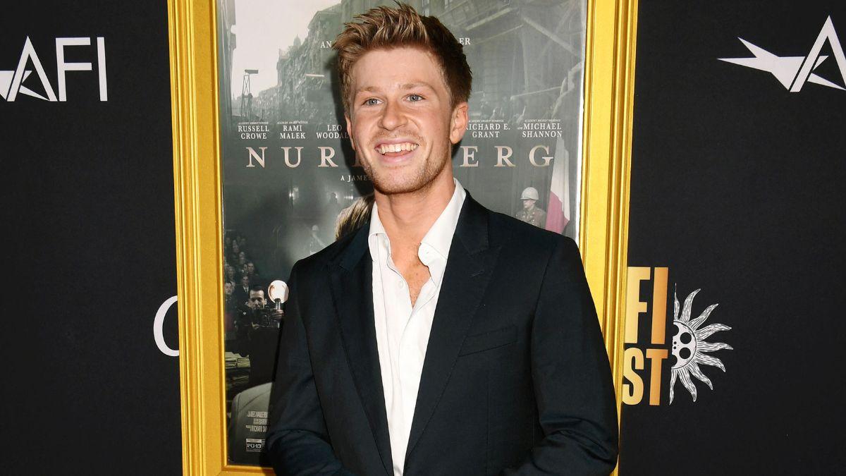 Image of Robert Irwin is single.