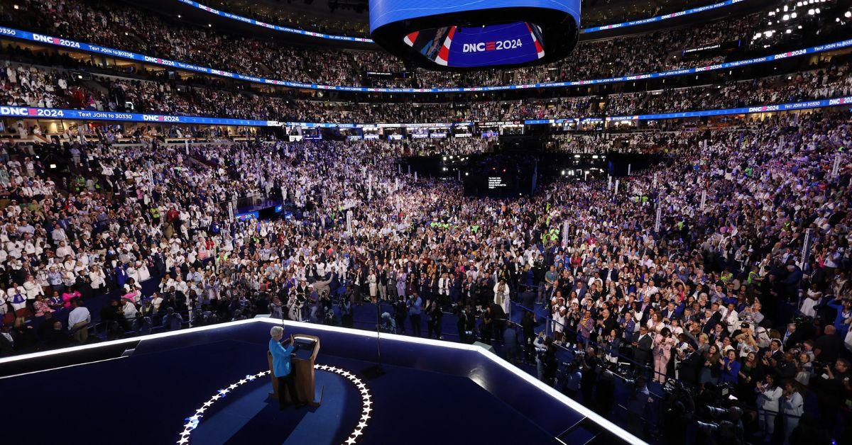 elizabeth warren jd vance couch controversy fiery dnc speech