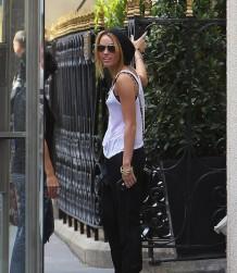 2010__09__FP_5675346_ANG_Cyrus_Miley_090410 218×300.jpg