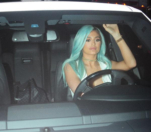 Kylie jenner blue hair2