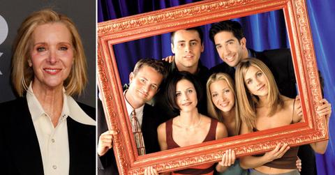 Photo of Lisa Kudrow and 'Friends' cast members.