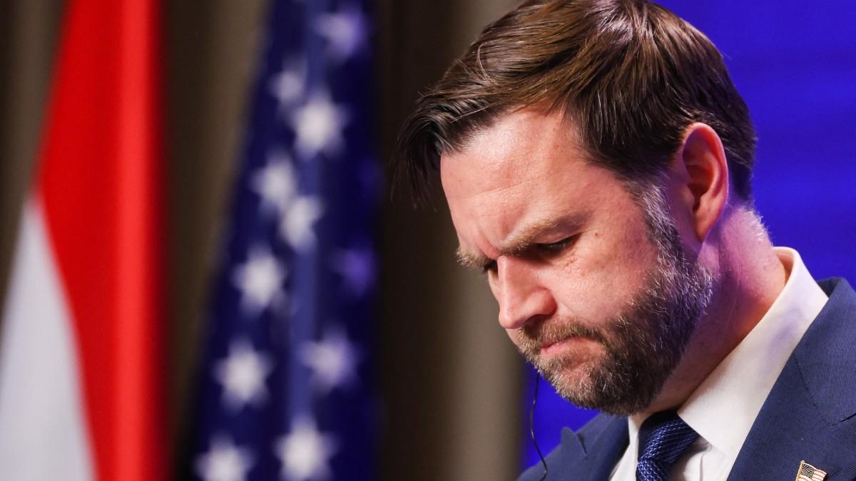 image of J.D. Vance then said he 'didn't remember the name.' 