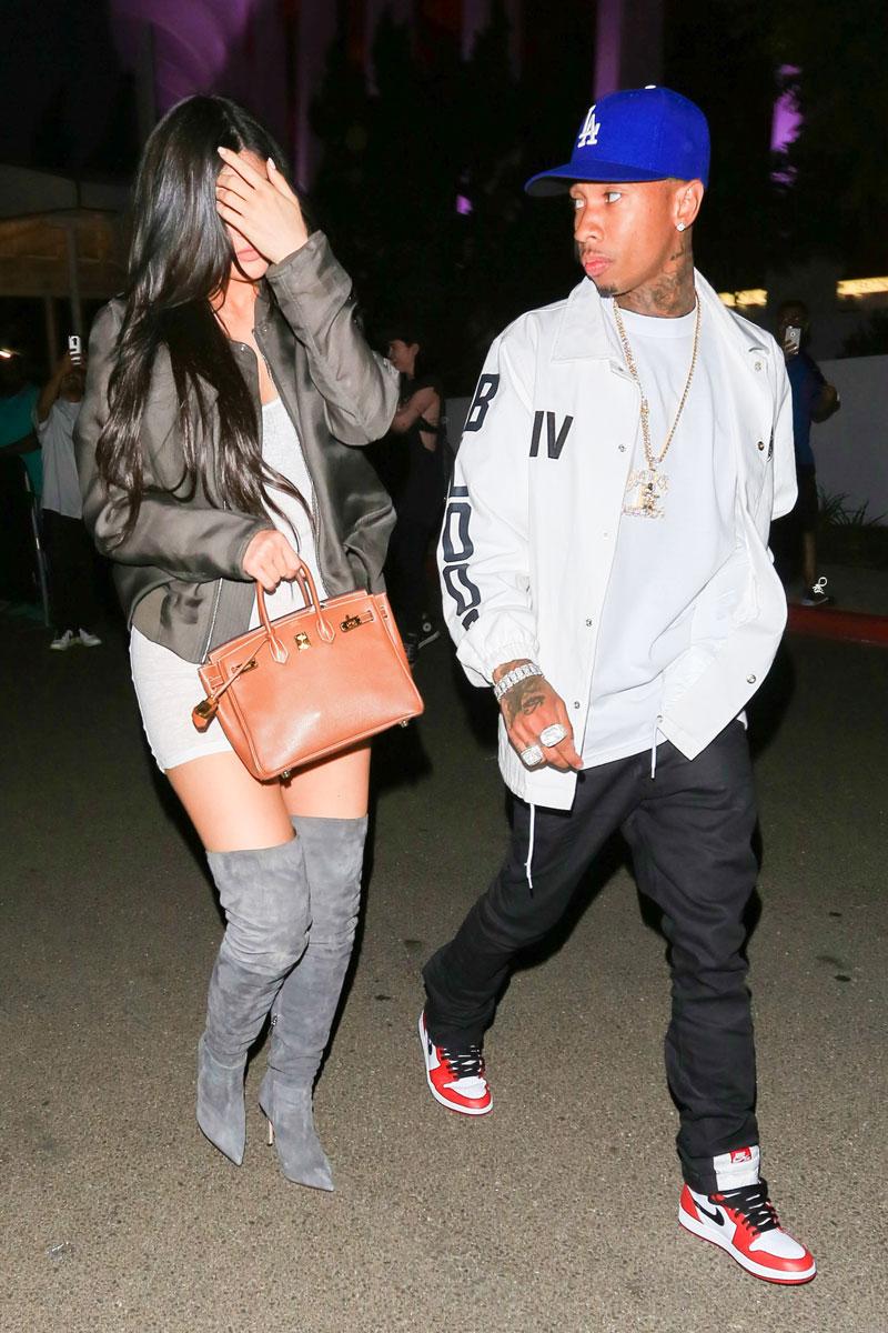 Kylie jenner tyga smile hold hands date night 03