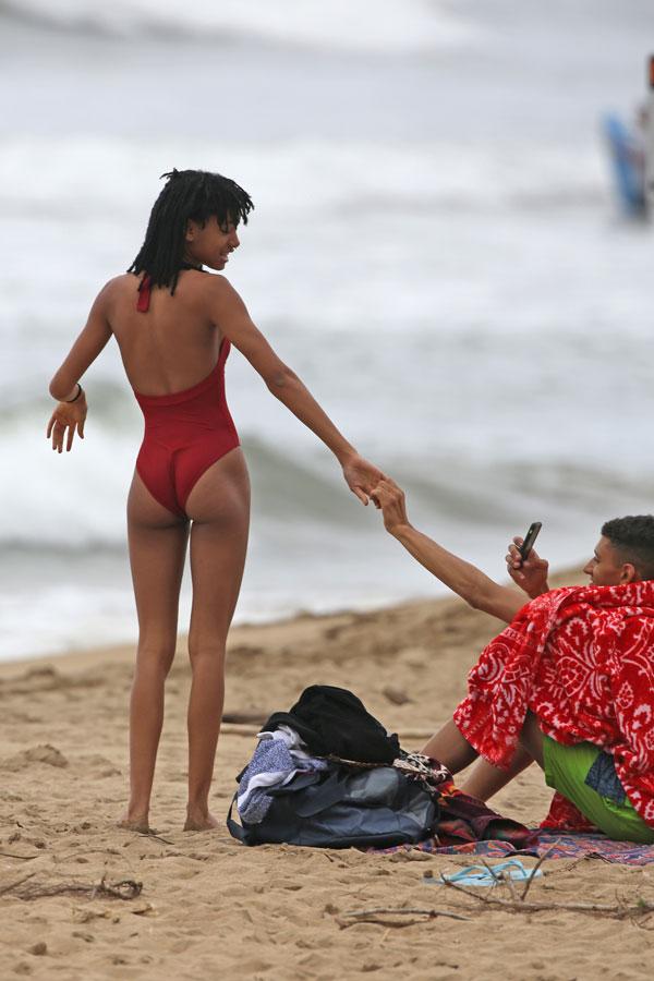 Willow Smith Looks Cozy With New Mystery Guy On Hawaiian Getaway